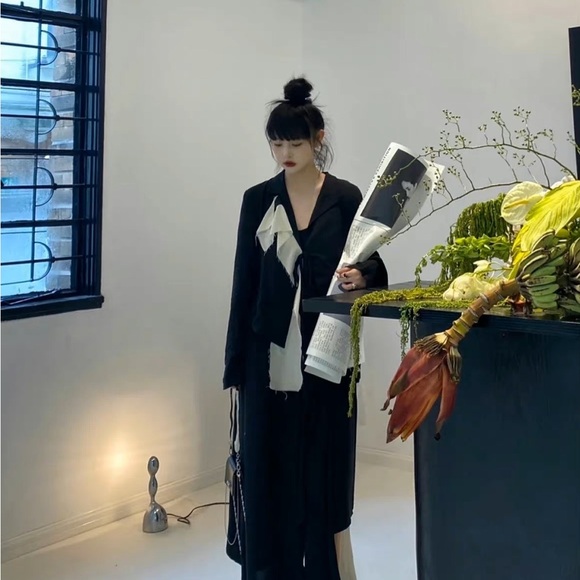 Chic Black and White Long Coat - Picture 1 of 2